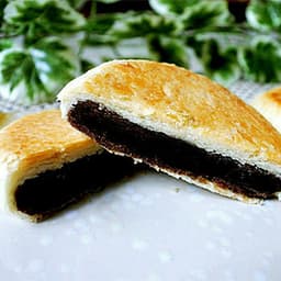 Biscuit Stuffed w/ Pine-Nuts & Red Bean Paste