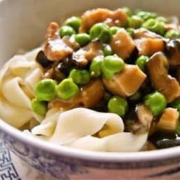 Noodles Served with Thick Gravy